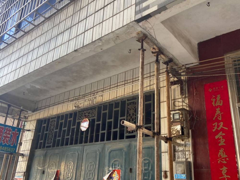中山某樓房周邊挖土方導(dǎo)致地基下沉錨桿靜壓樁加固